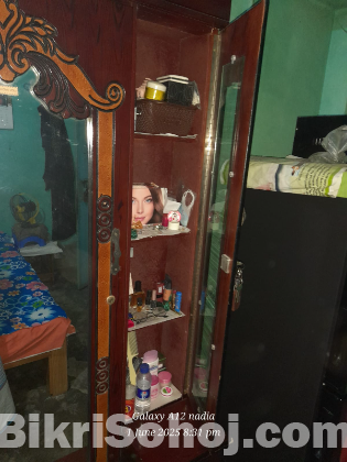 ড্রেসিং টেবিল